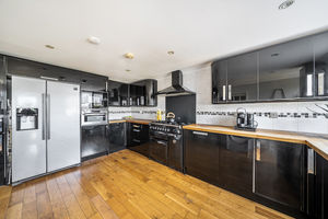 Kitchen- click for photo gallery
